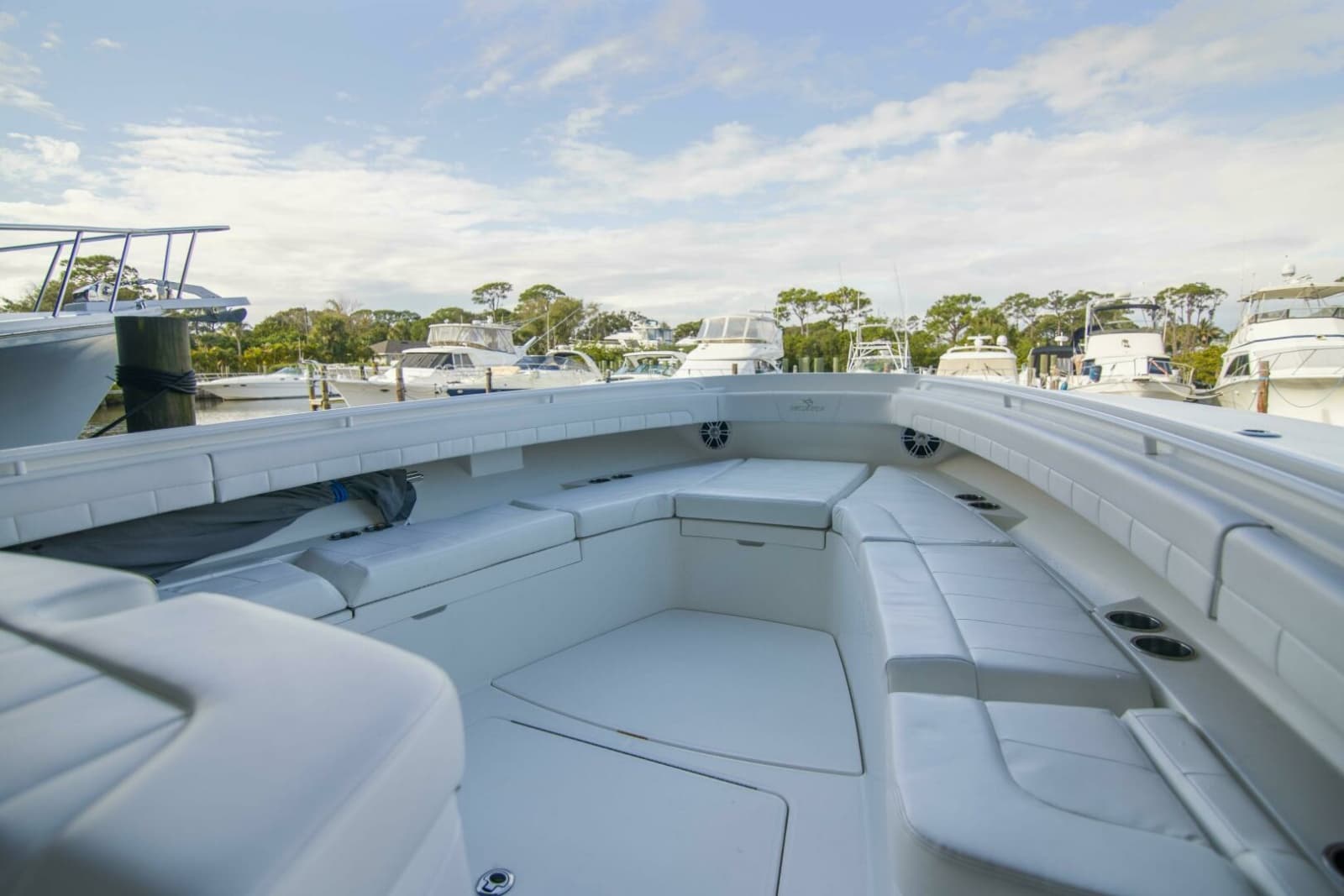 Regulator 41 - Miss Megan - Bow, Forward Seating