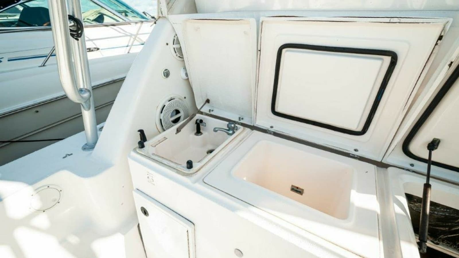 2003 Tiara Yachts 4200 Open Kingfisher Cockpit 4