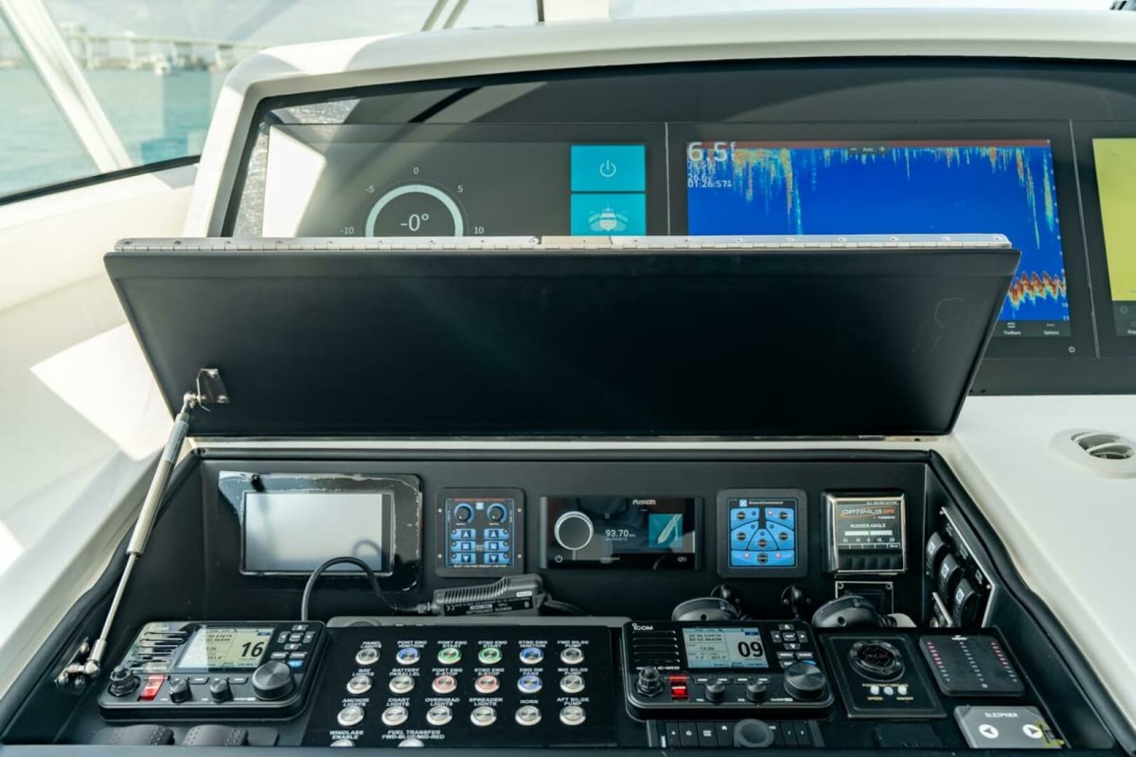 Viking 54 Sport Tower - Helm