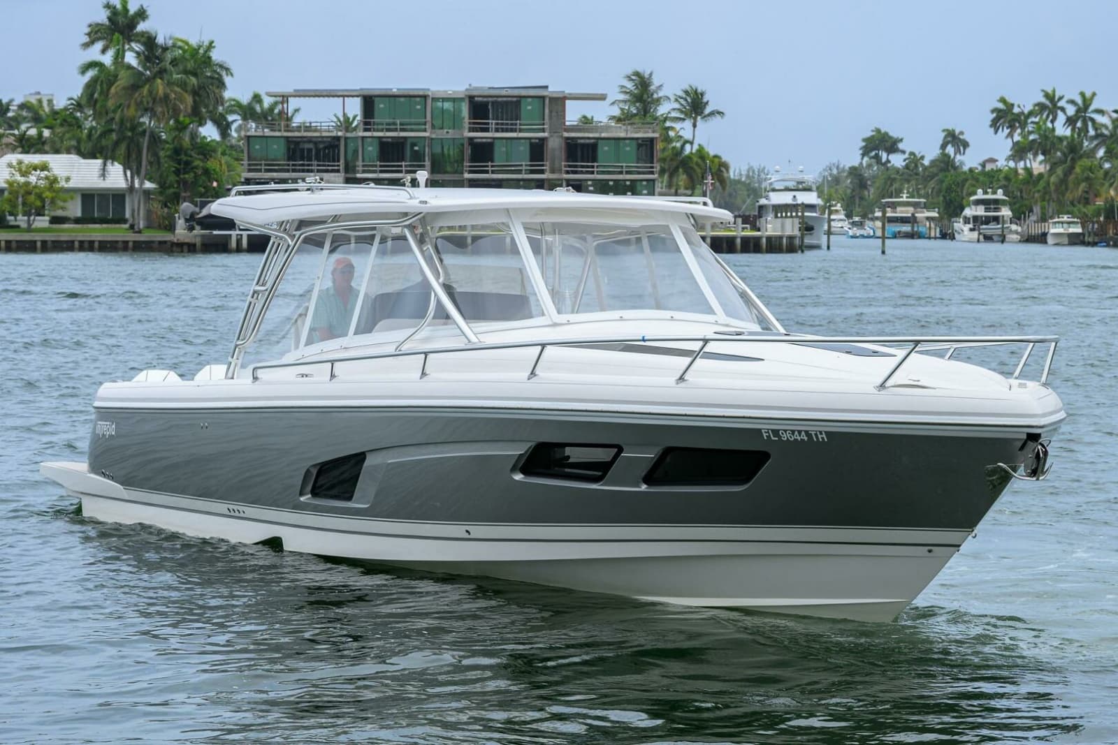Intrepid 41 - Starboard Profile