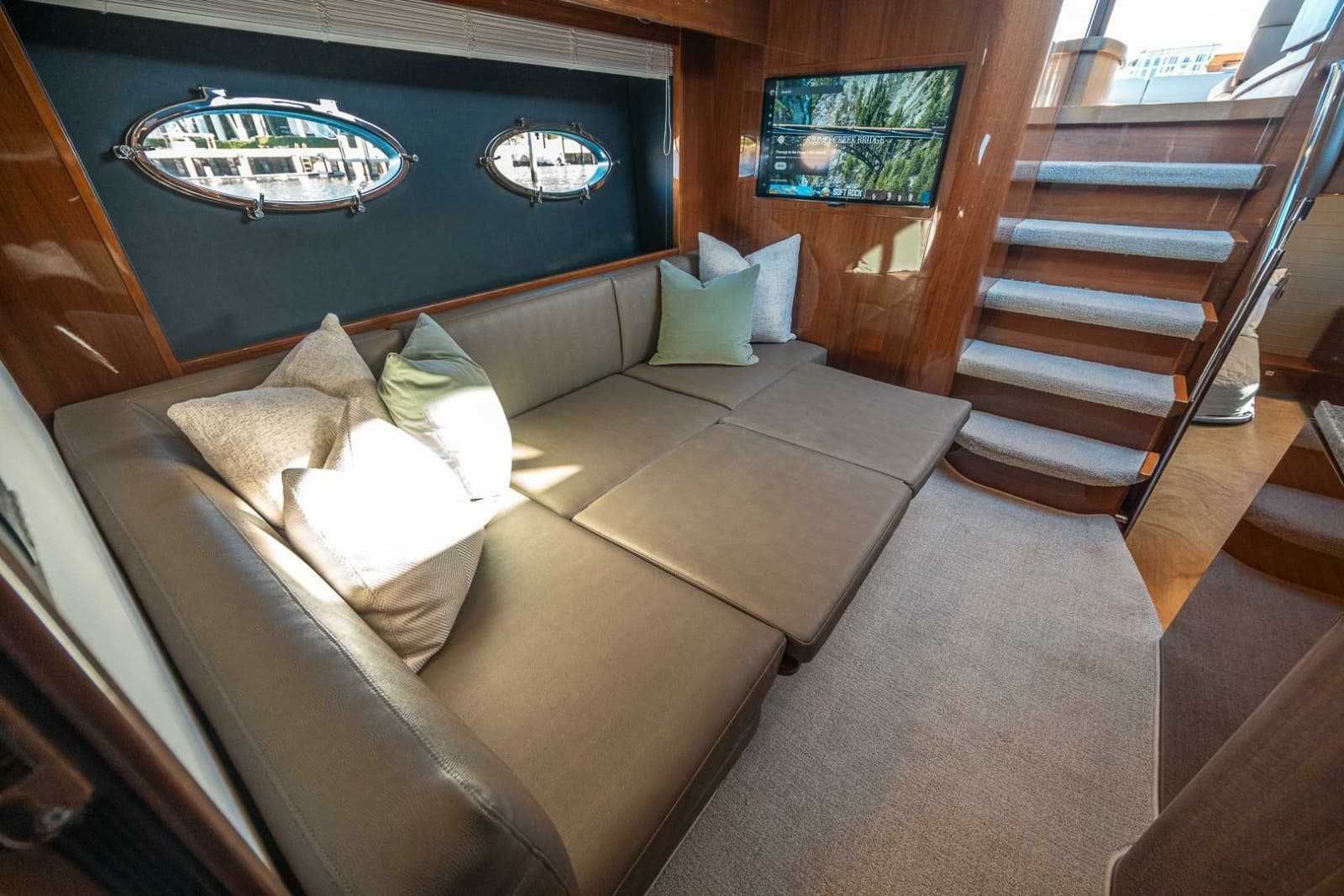 2016 Princess V48