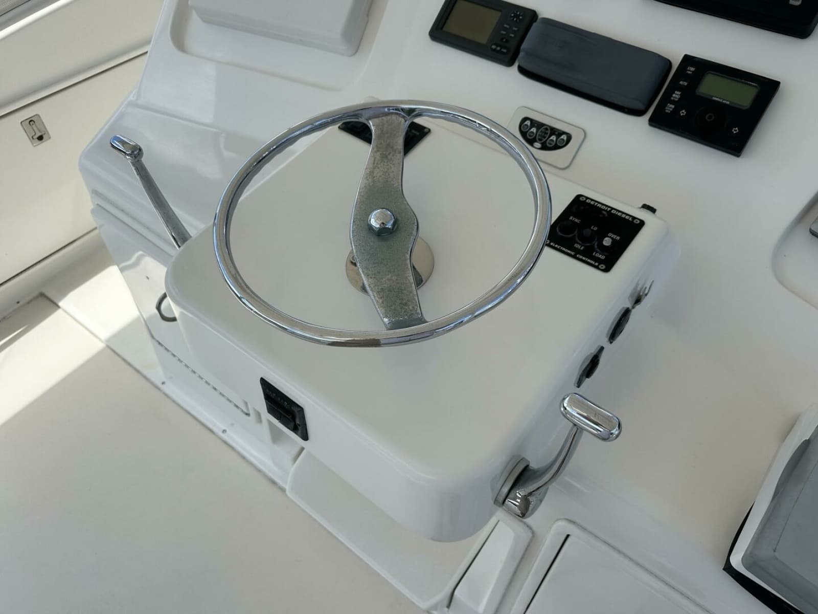 Ocean Yachts 50 GOLD COAST - Fly Bridge Helm