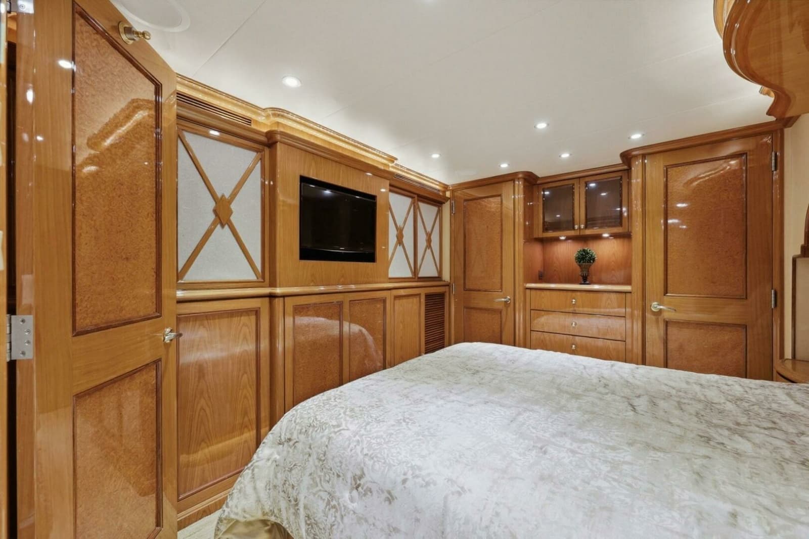 Cheoy Lee 95 FOOTLOOSE - Guest Stateroom 1