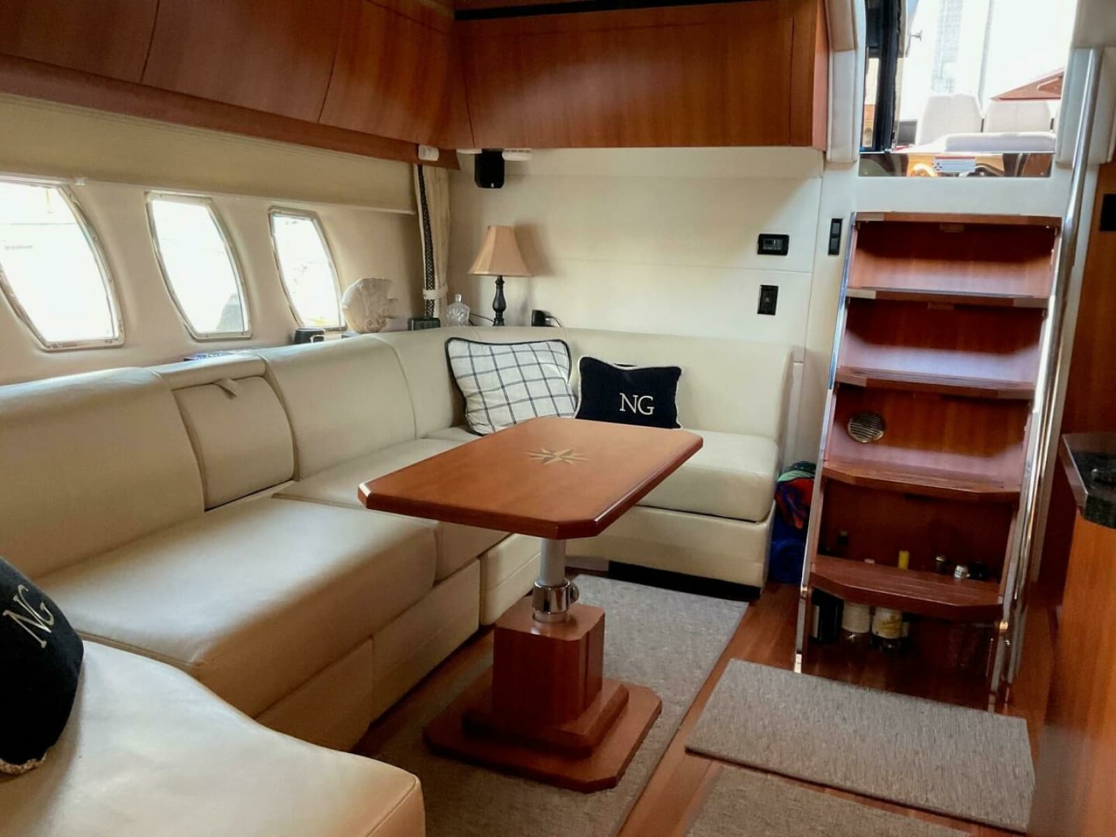 Regal 52 Sport Coupe - Salon