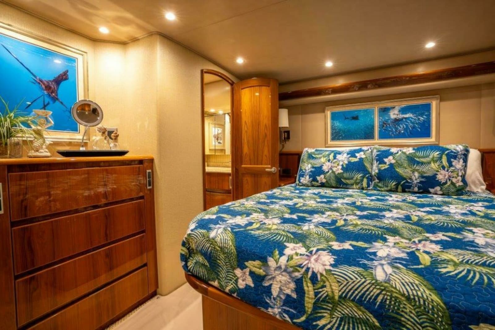2015 Viking 66 No Collars - Stateroom