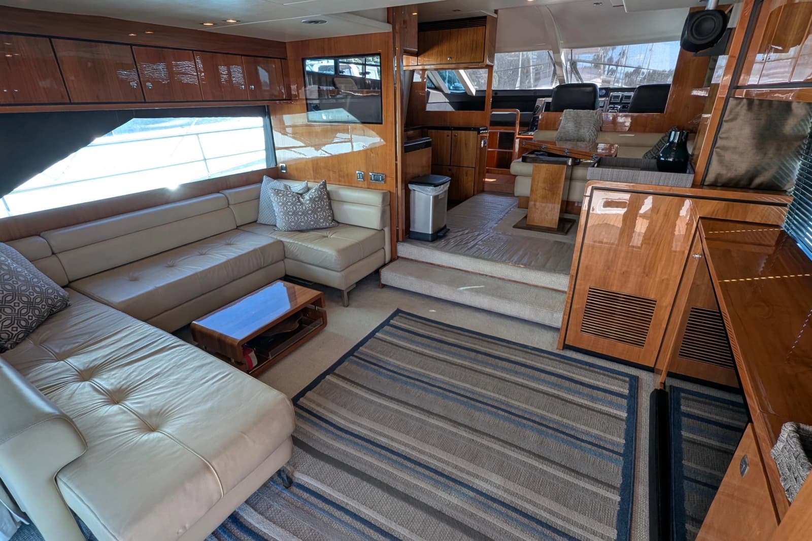 2010 Fairline Squadron