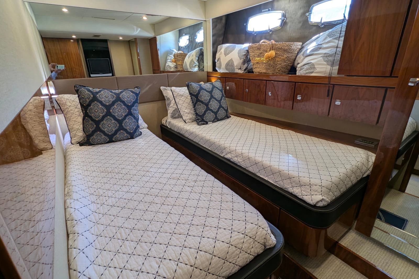 2010 Fairline Squadron