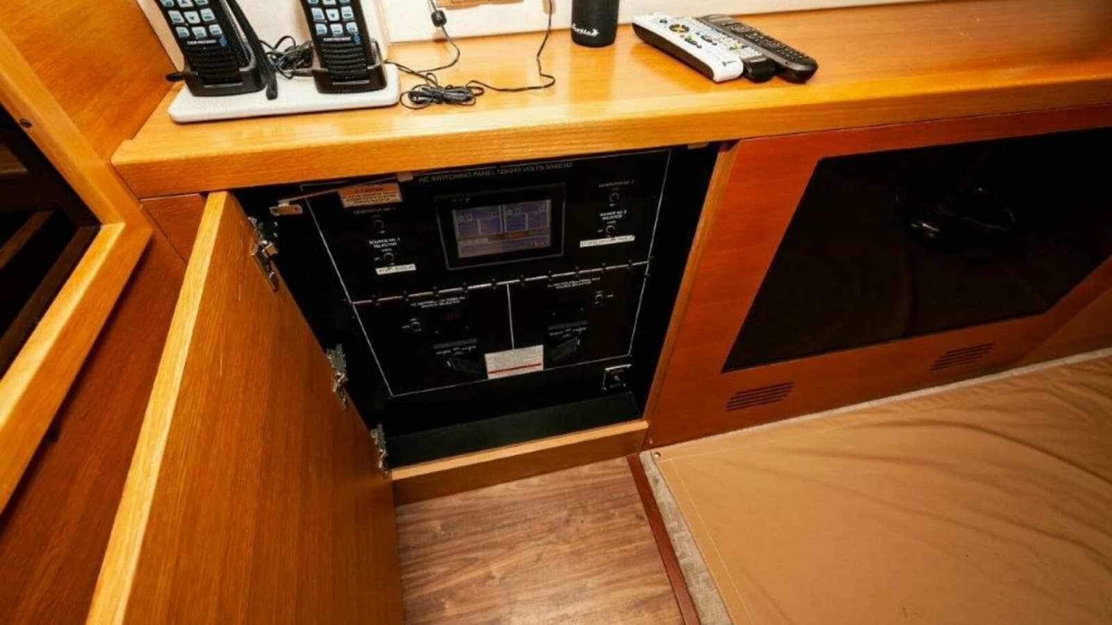 2016 Hatteras GT60 KNOT ON CALL Breakers