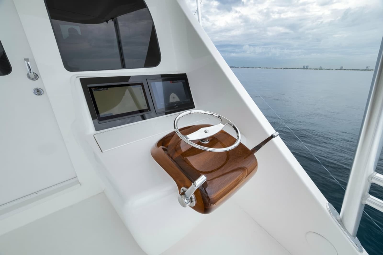2016 Viking 92 Enclosed Bridge