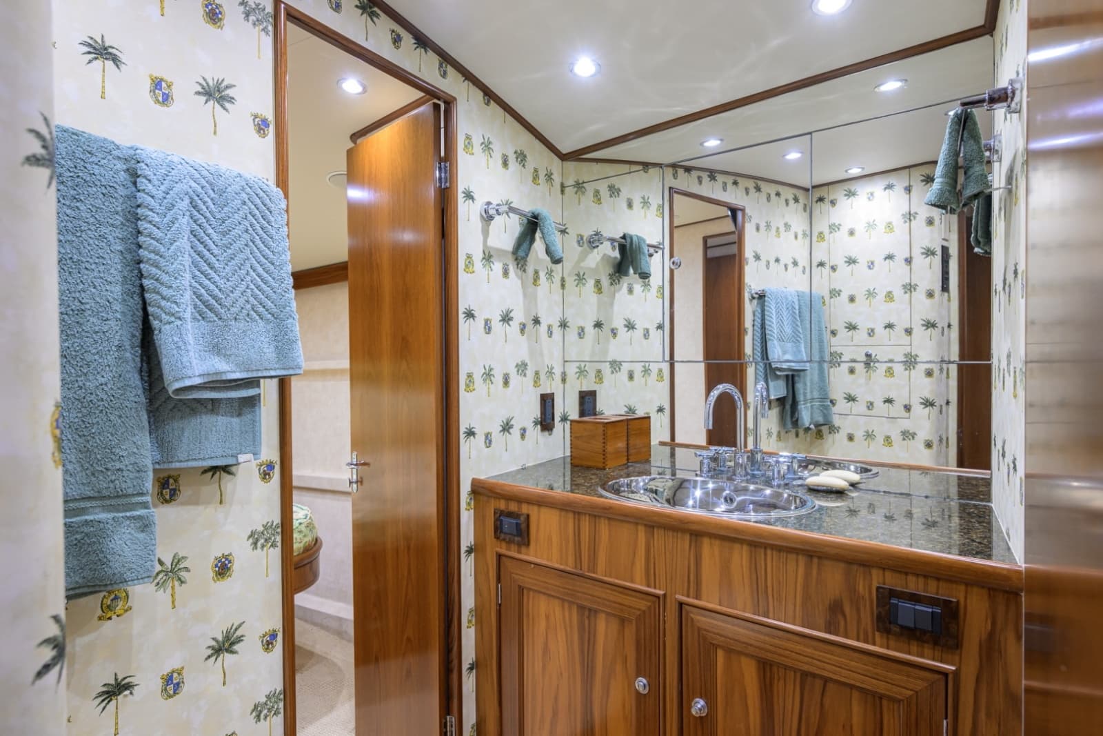 Rybovich 60 SIBONEY - Master Stateroom Ensuite Head