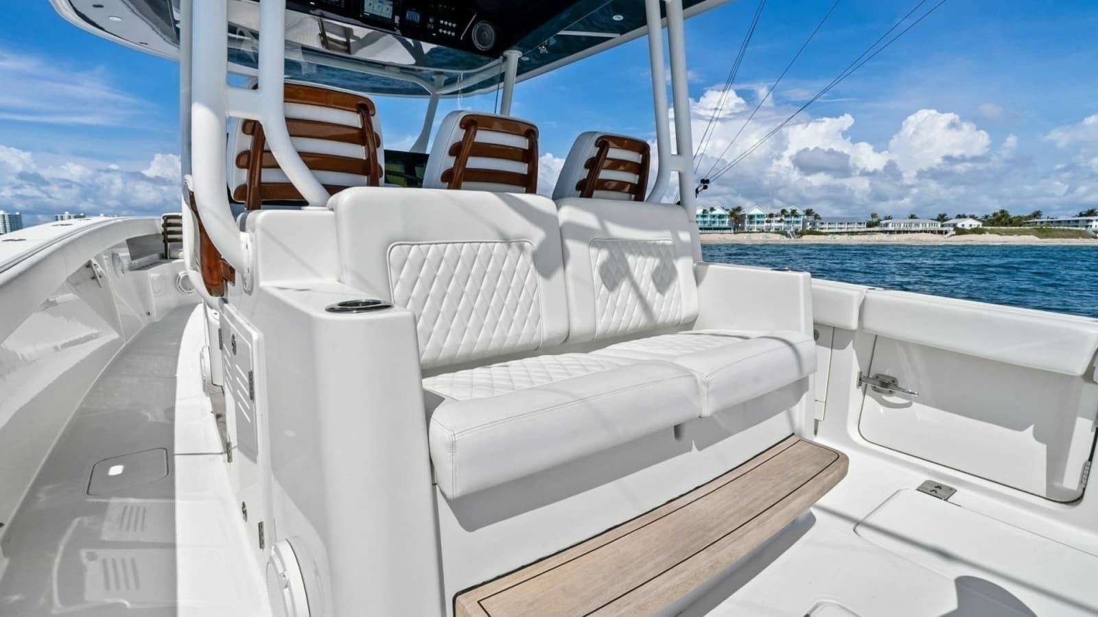 2020 Jupiter 43 SF MENACE Mezzanine Seating