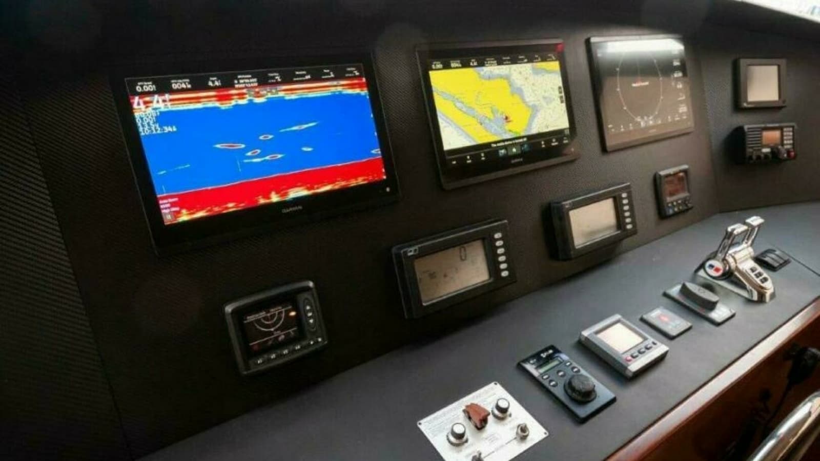 2012 76 Viking Sky Bridge Barefoot Drive Helm (2)