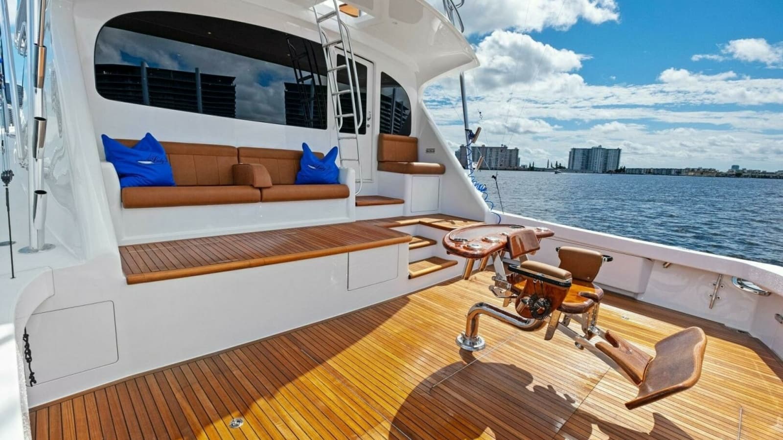 2012 82 Viking Convertible - Lady Di