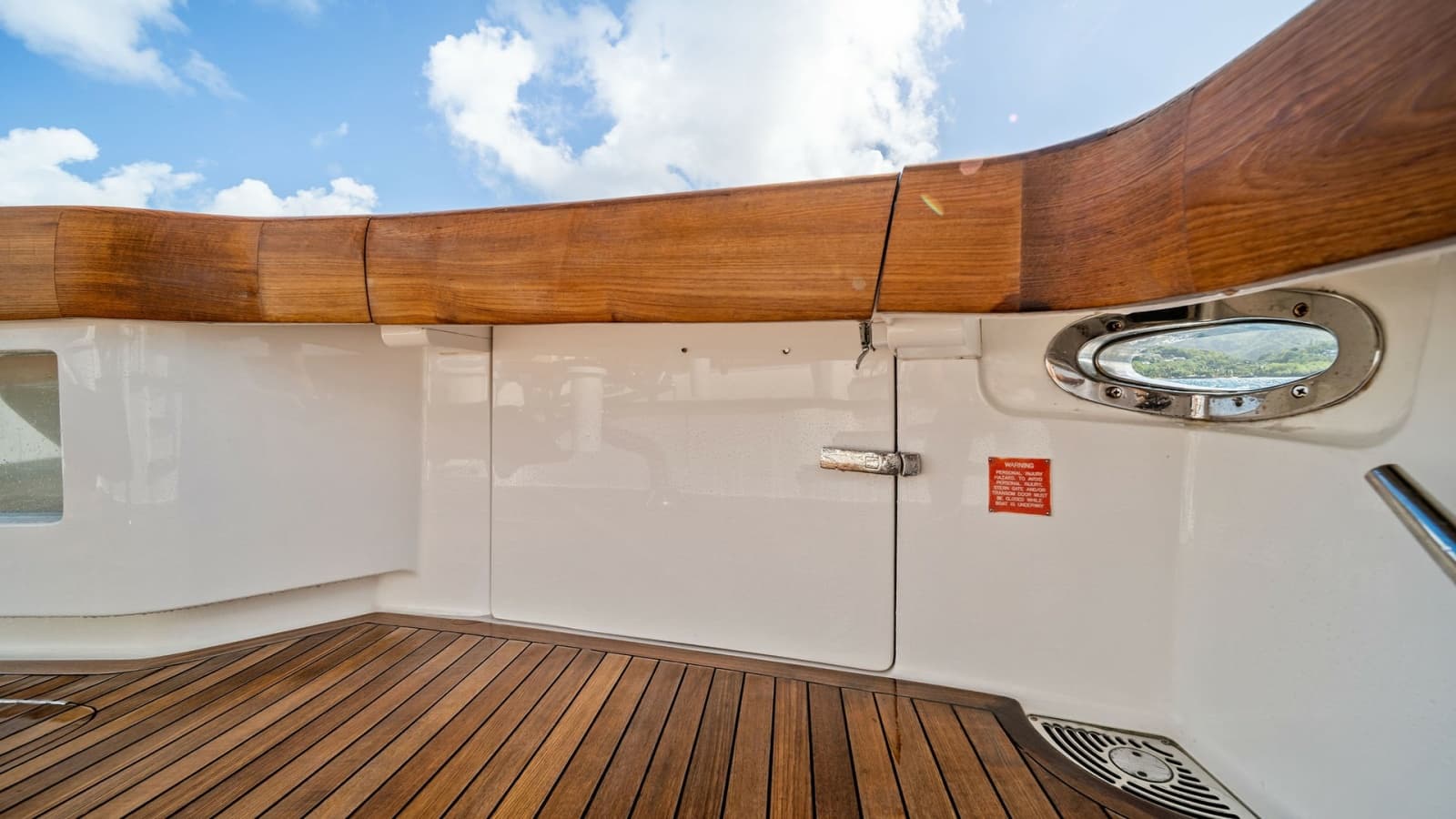 Cockpit with Teak Decking