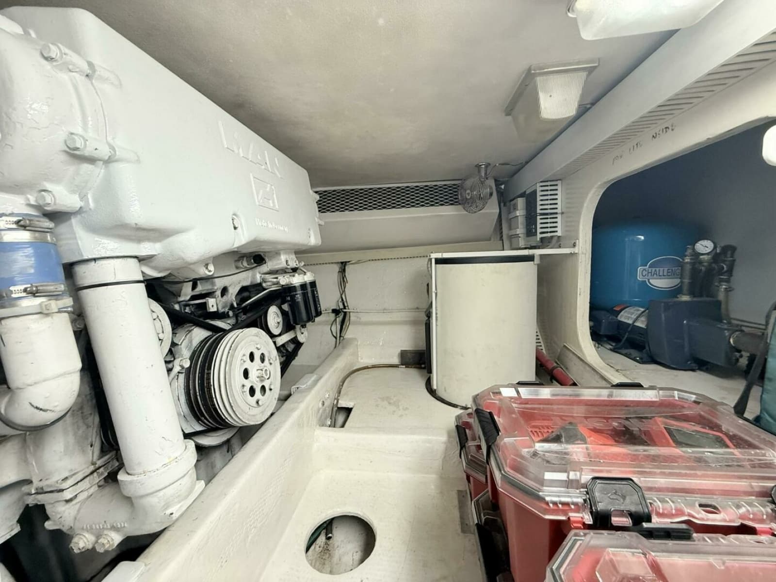 Viking 50 REEL LEGACY - Engine Room
