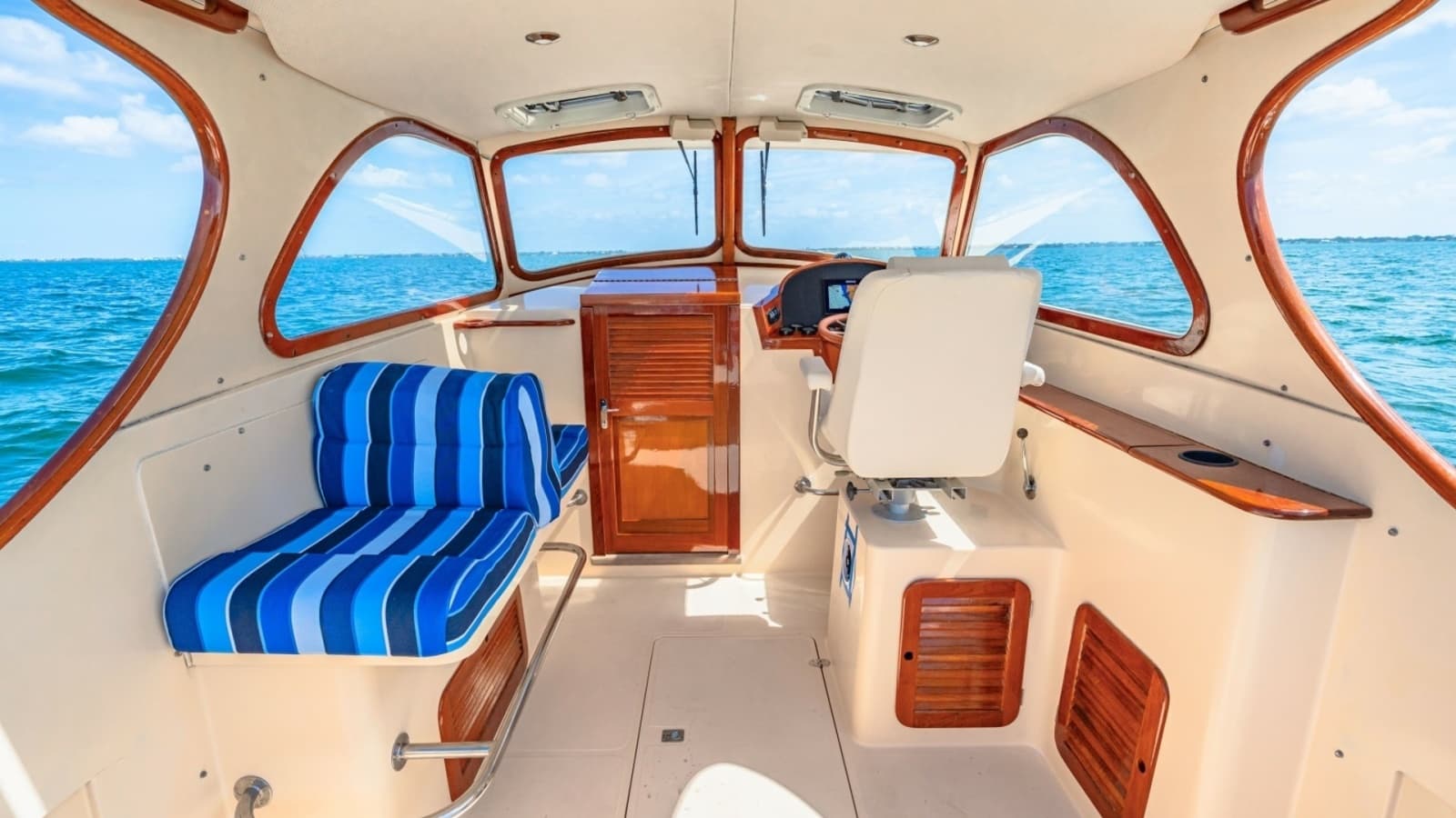1998 36 Hinckley Picnic Boat Cockpit