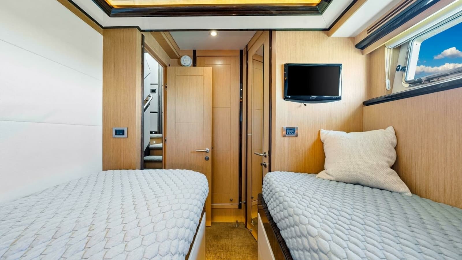 2010 83 Ocean Alexander Motor Yacht 'Relentless'