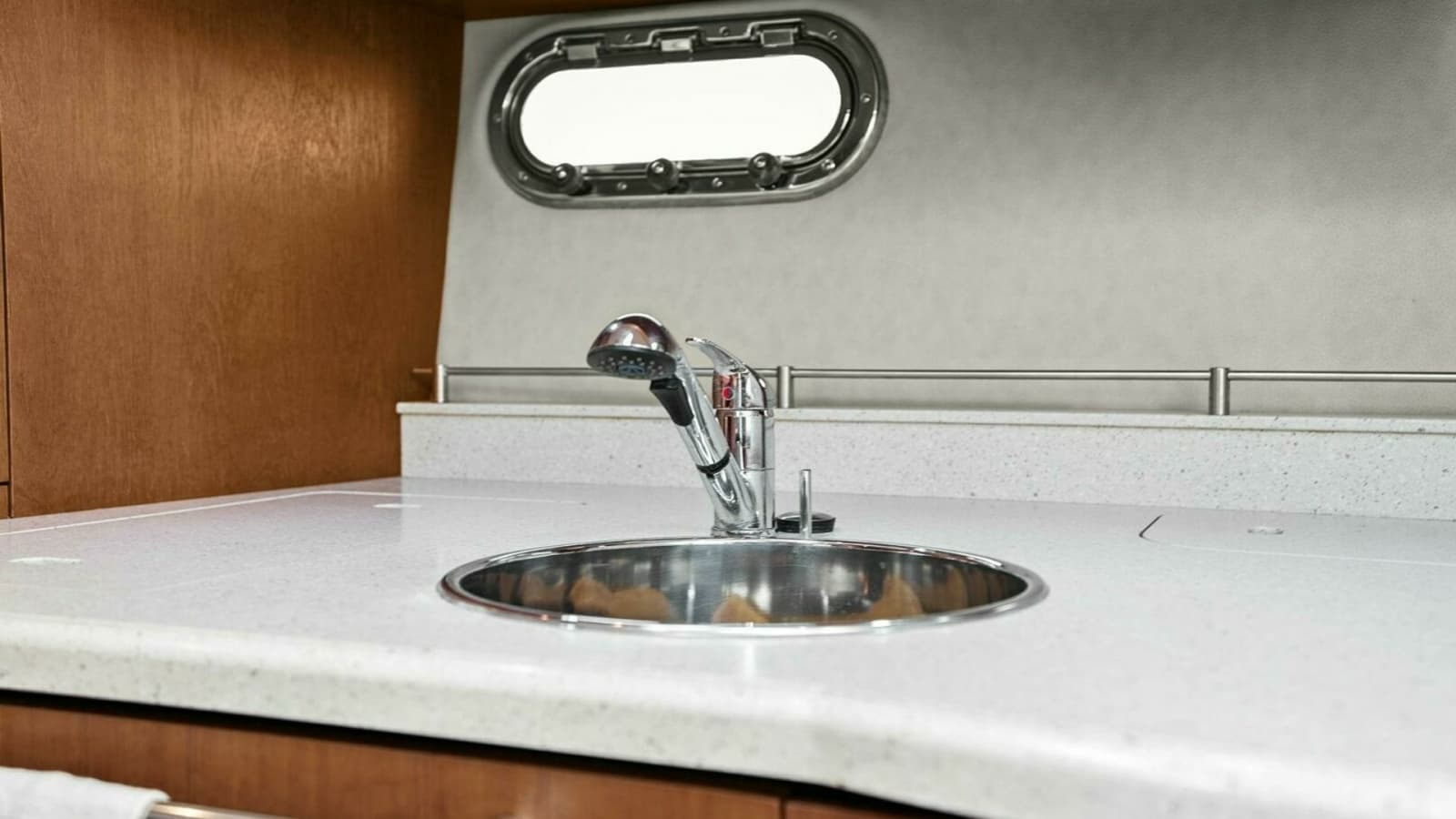 2008 Tiara Yachts 3500 Sovran "Fridge Benefit"