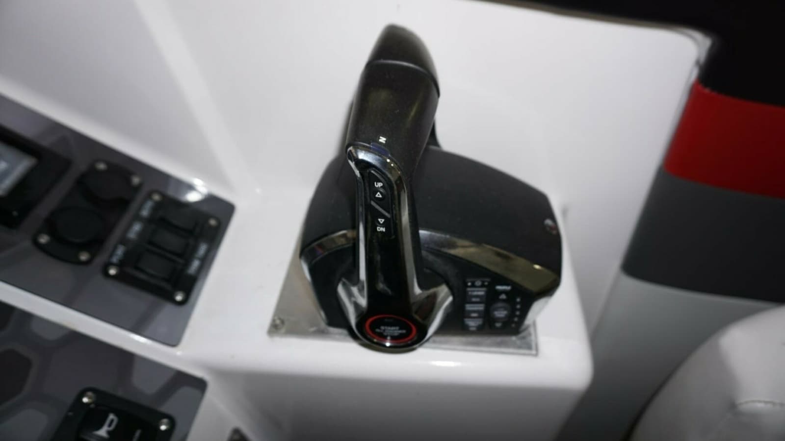 1998 32 Active Thunder 32 CC Ms. Rita Helm (8)