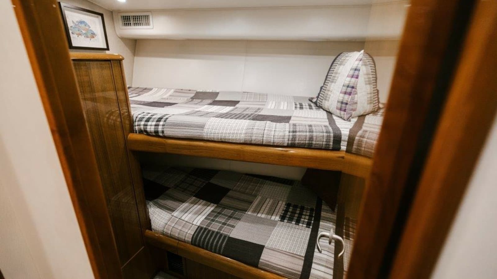 2007 64 Viking CNV Evil Eyes Starboard Bunkroom (3)