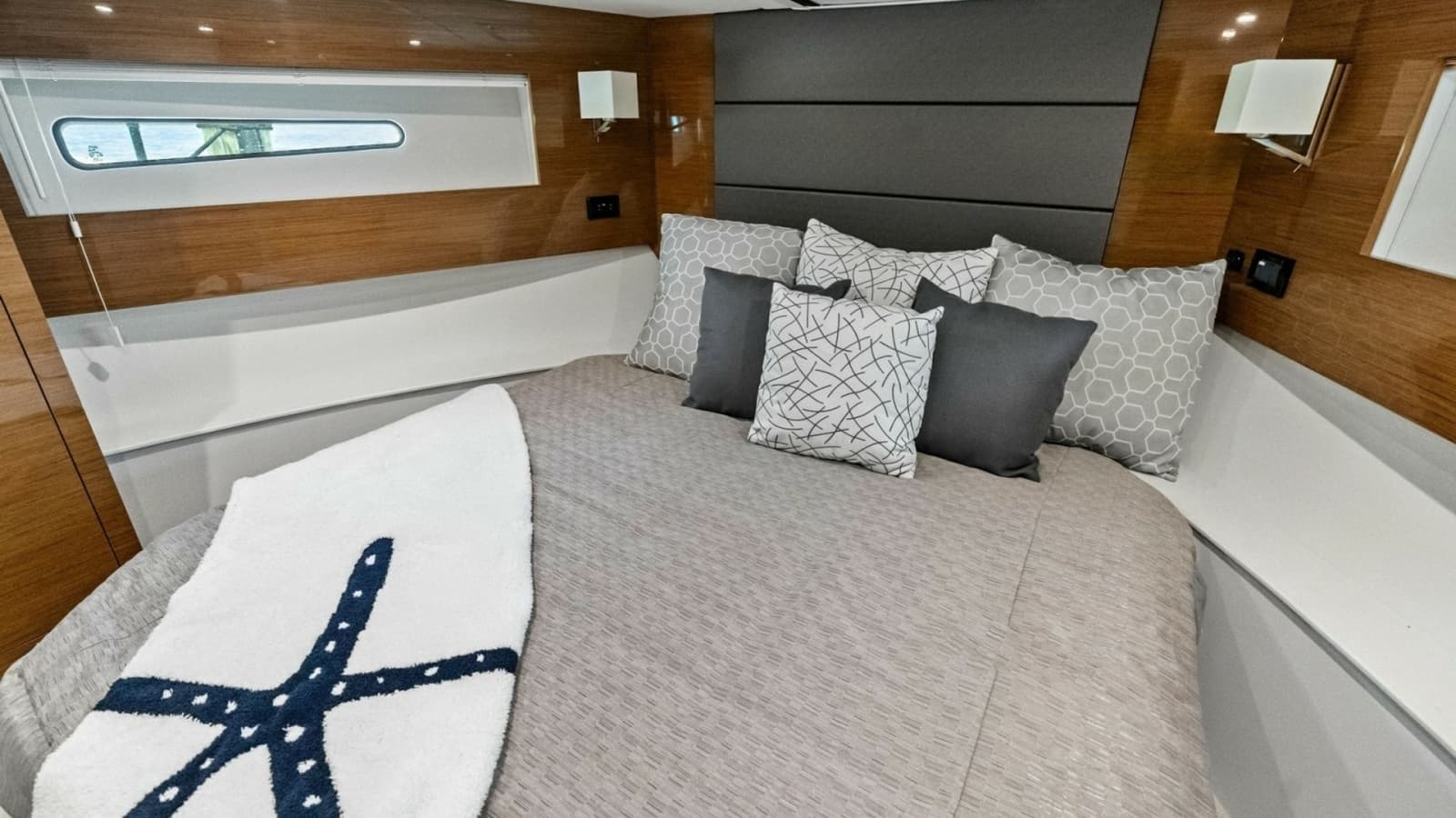 2019 Cruisers Yachts 42 Cantius 'Truly Ineffable'