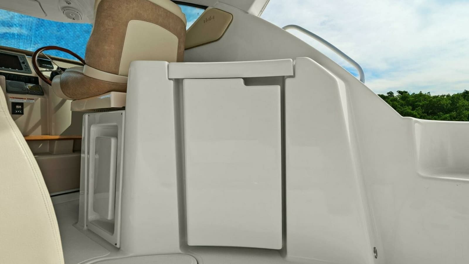 2008 Tiara Yachts 3500 Sovran "Fridge Benefit"