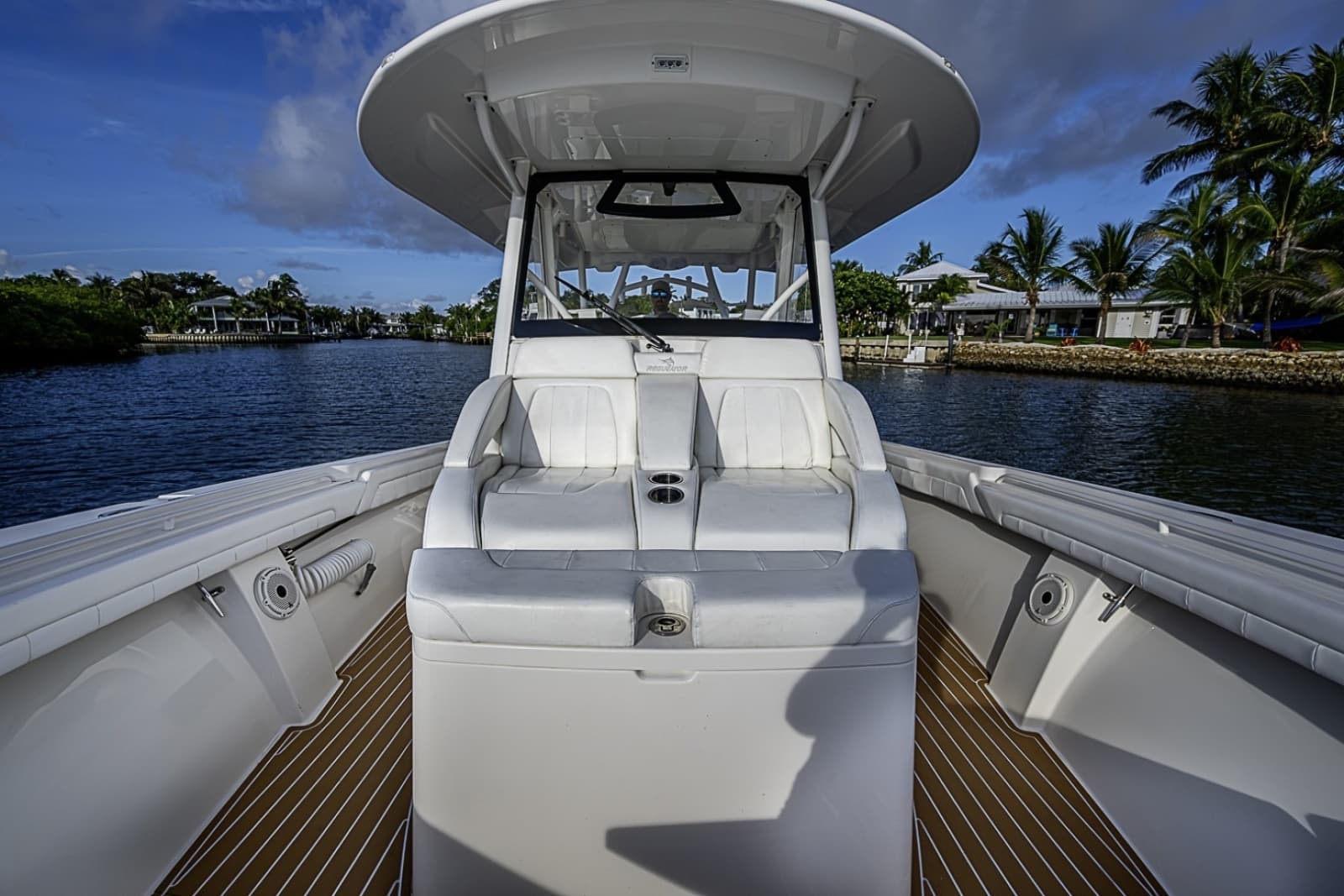 Regulator 41 BIG HIT - Forward Helm Seating