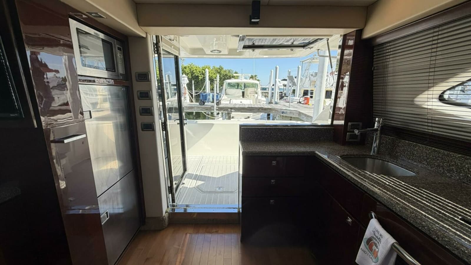 2008 Sea Ray 47 Sedan Bridge - Galley