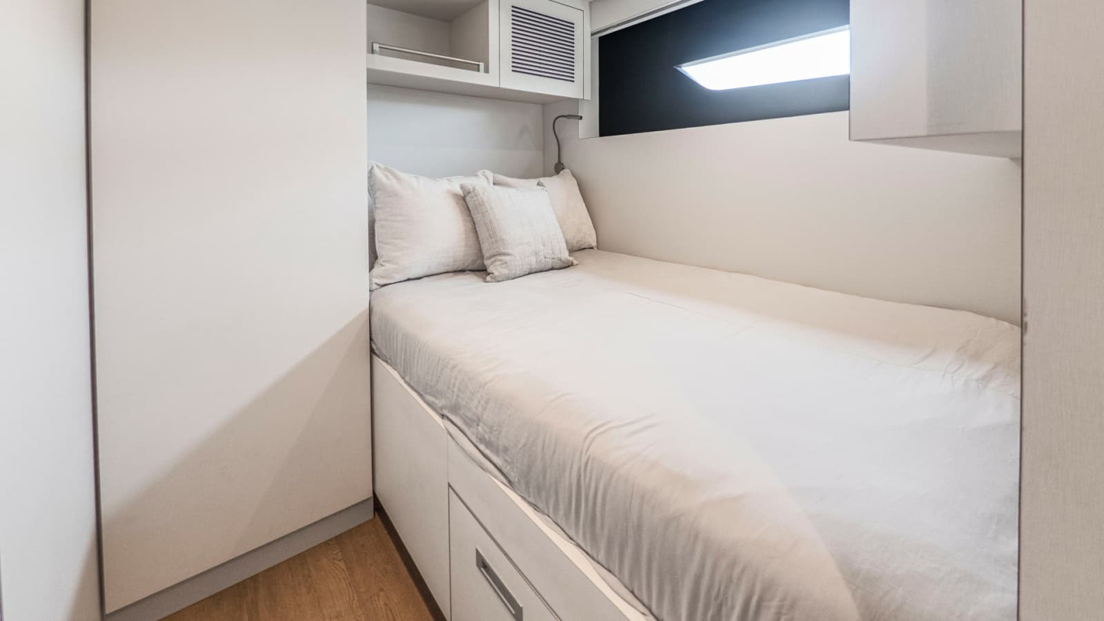 2024 Ocean Alexander 28E "LONE STAR" Crew Quarters Single Berth