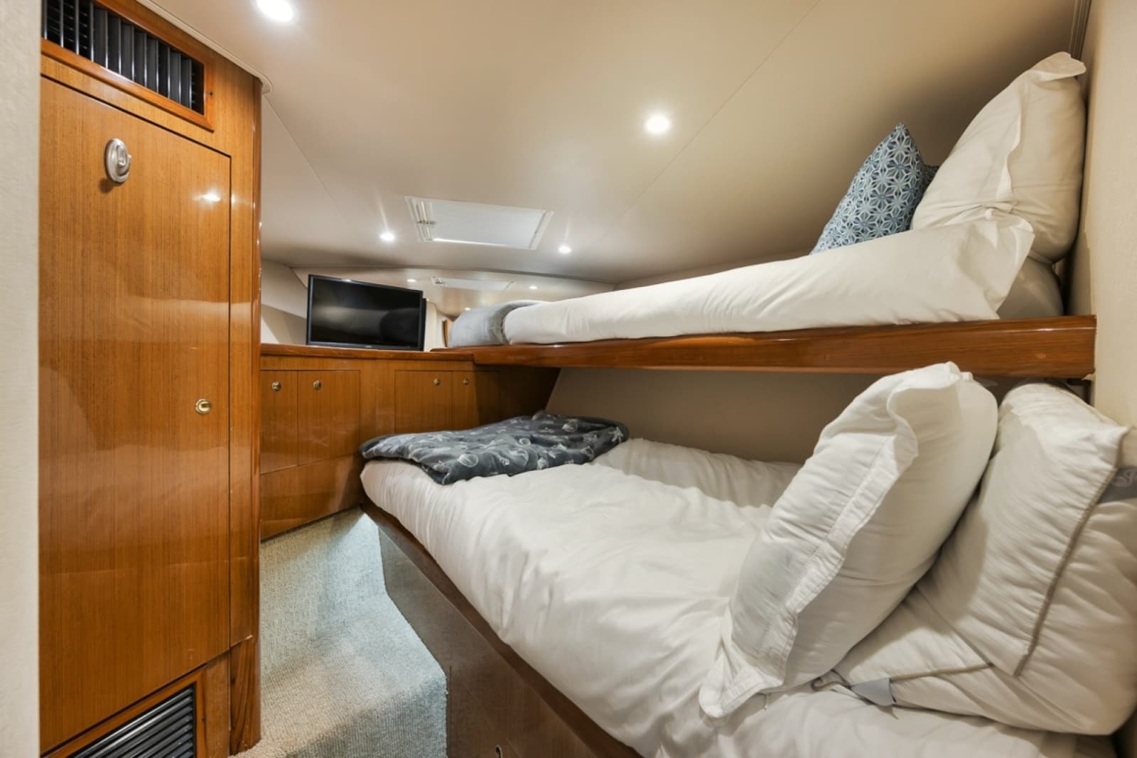 Viking 52 - THE HURRICANE - Guest Stateroom