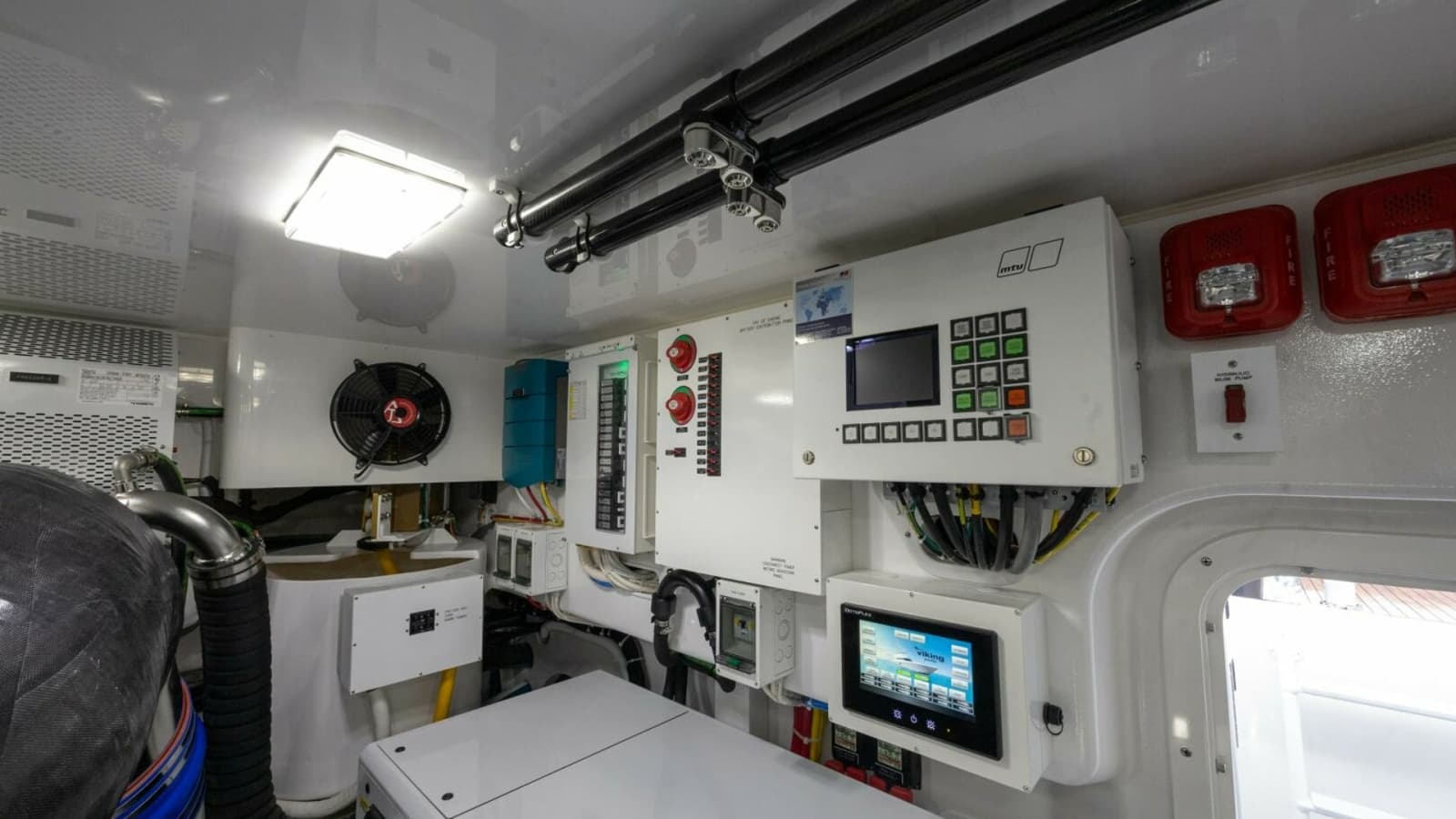 2025 82 Viking Convertible Boujie Engine Room (12)