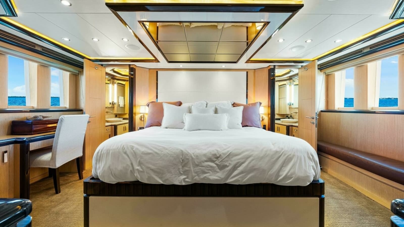 2010 83 Ocean Alexander Motor Yacht 'Relentless'
