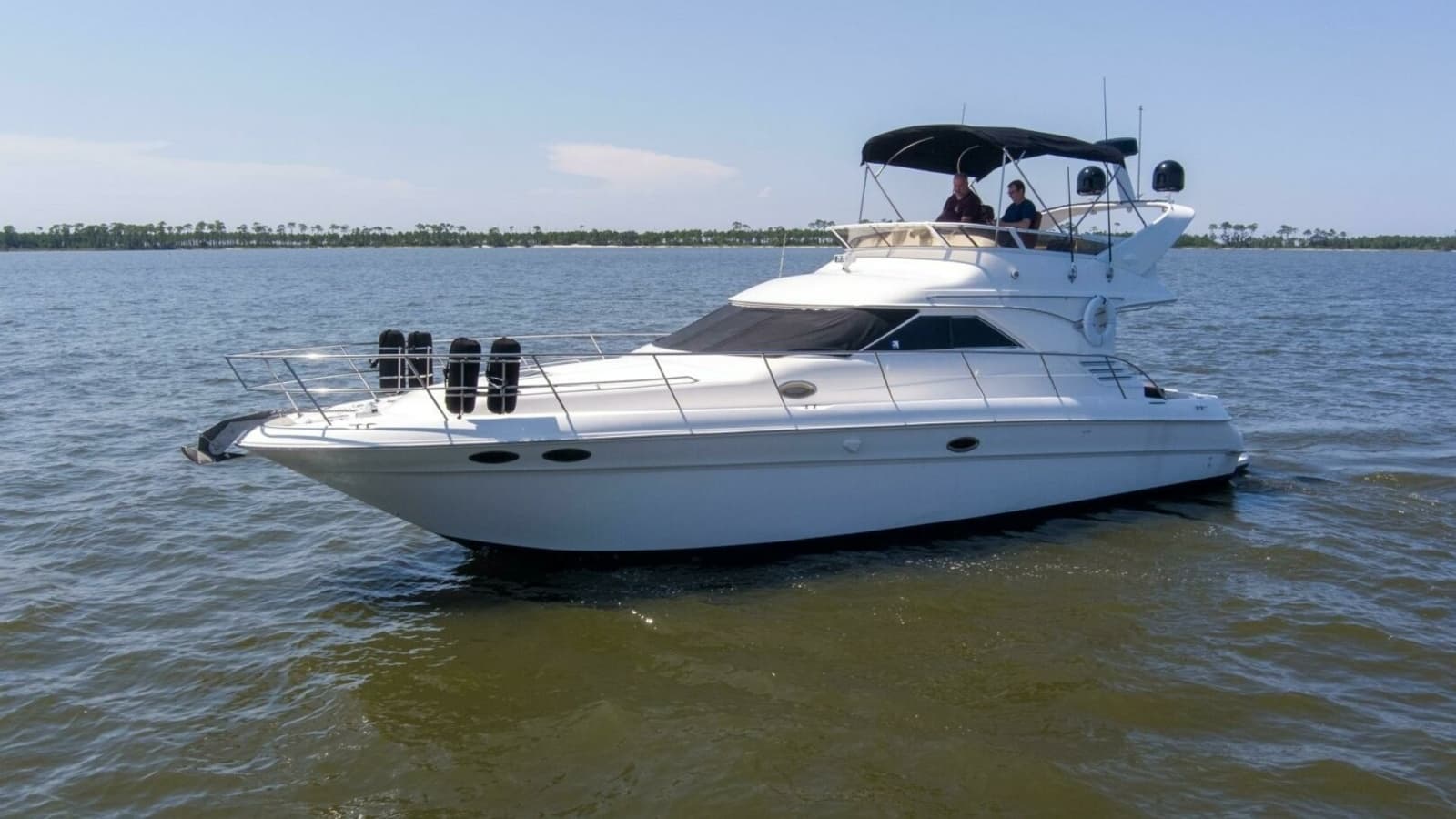 2000 40 Sea Ray 400 Sedan Bridge Silver Lining Exterior (1)