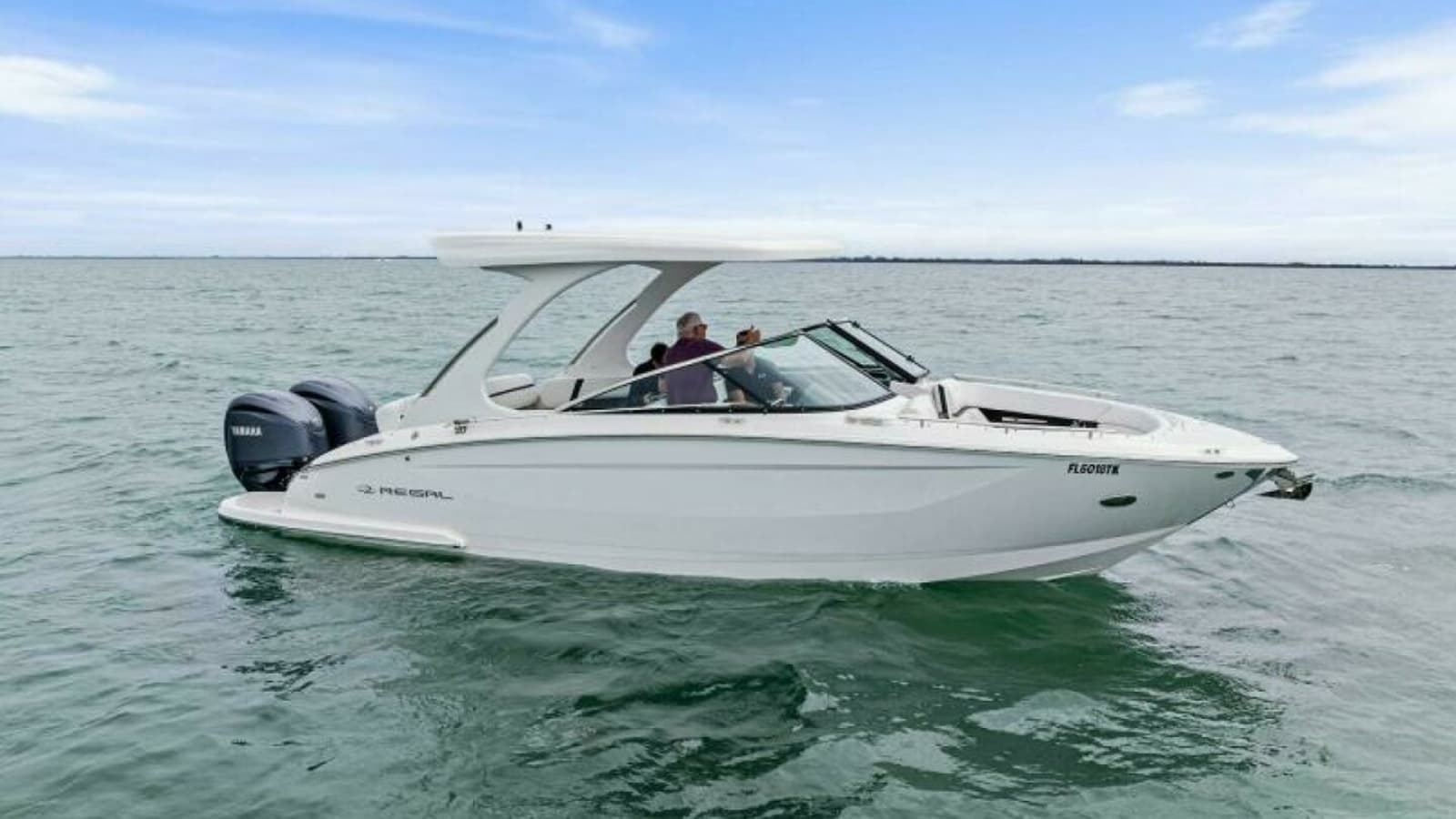 Side Profile of Regal 29 OBX
