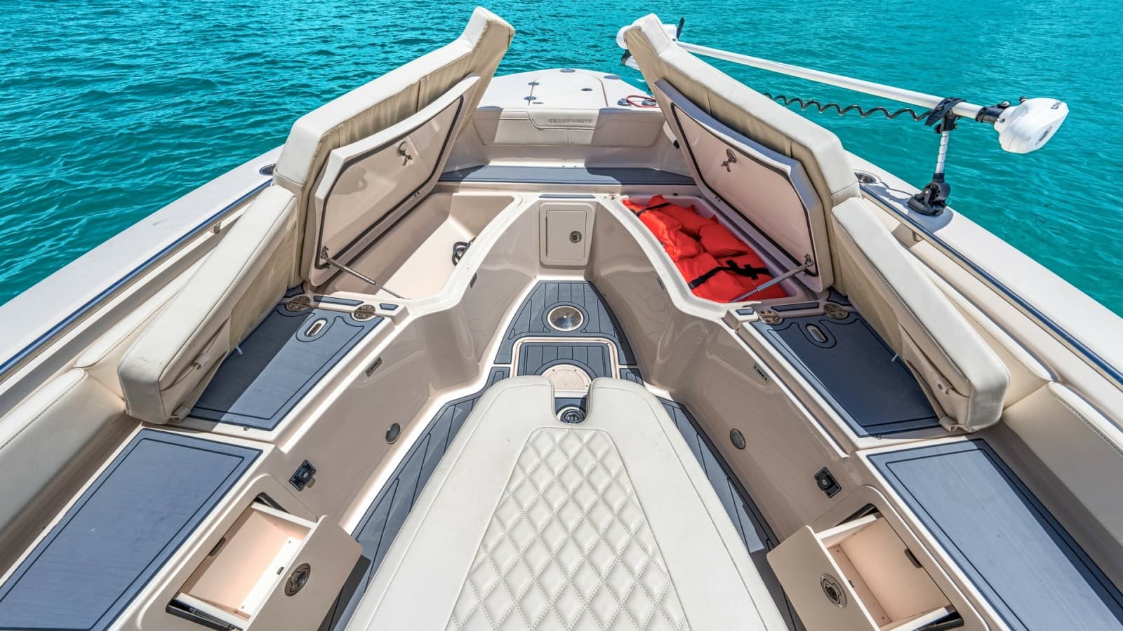 Spacious Bow Seating Area