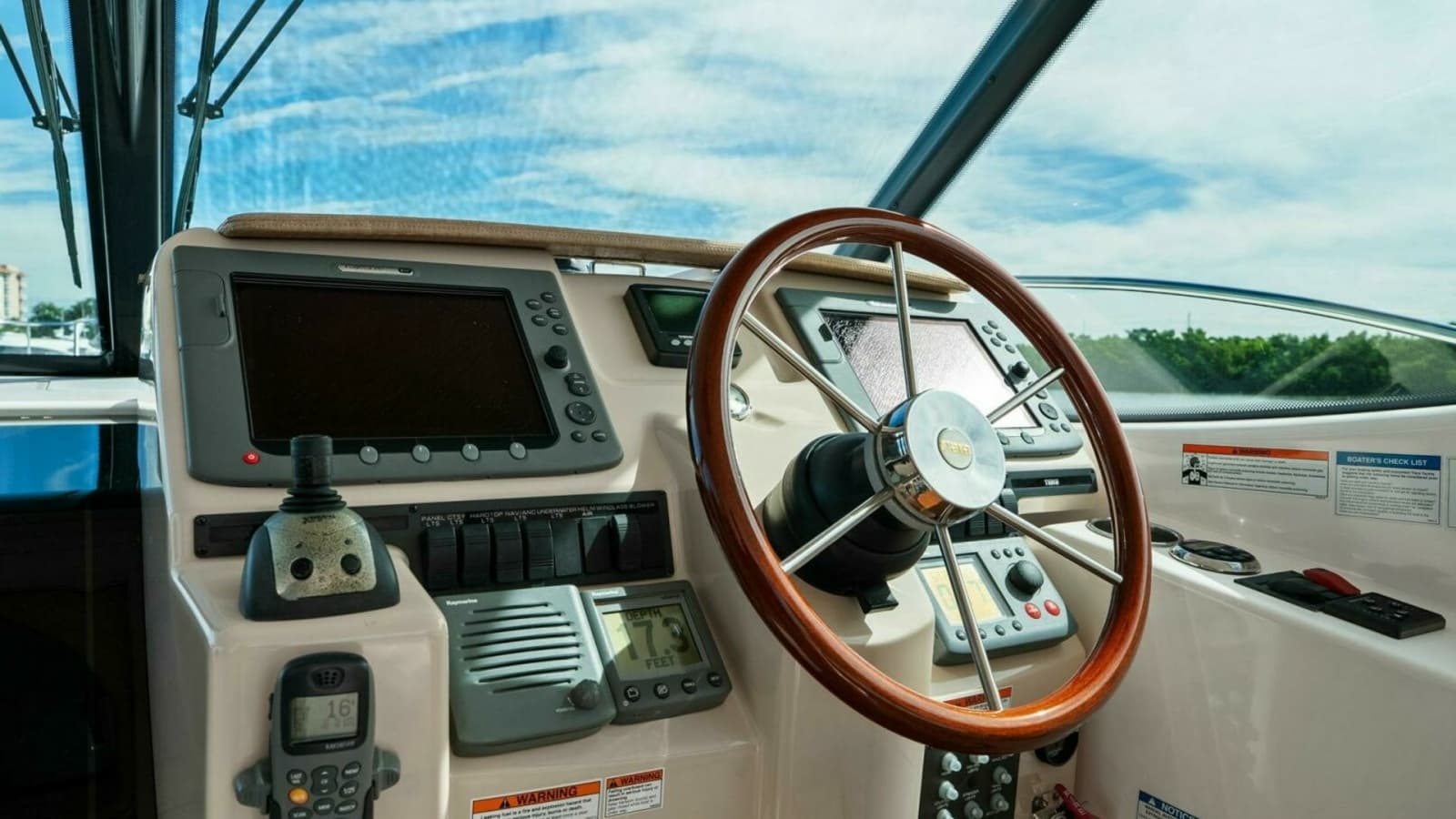 2008 Tiara Yachts 3500 Sovran "Fridge Benefit"