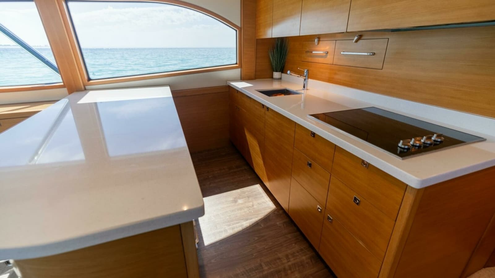 2016 Hatteras GT60 KNOT ON CALL Galley