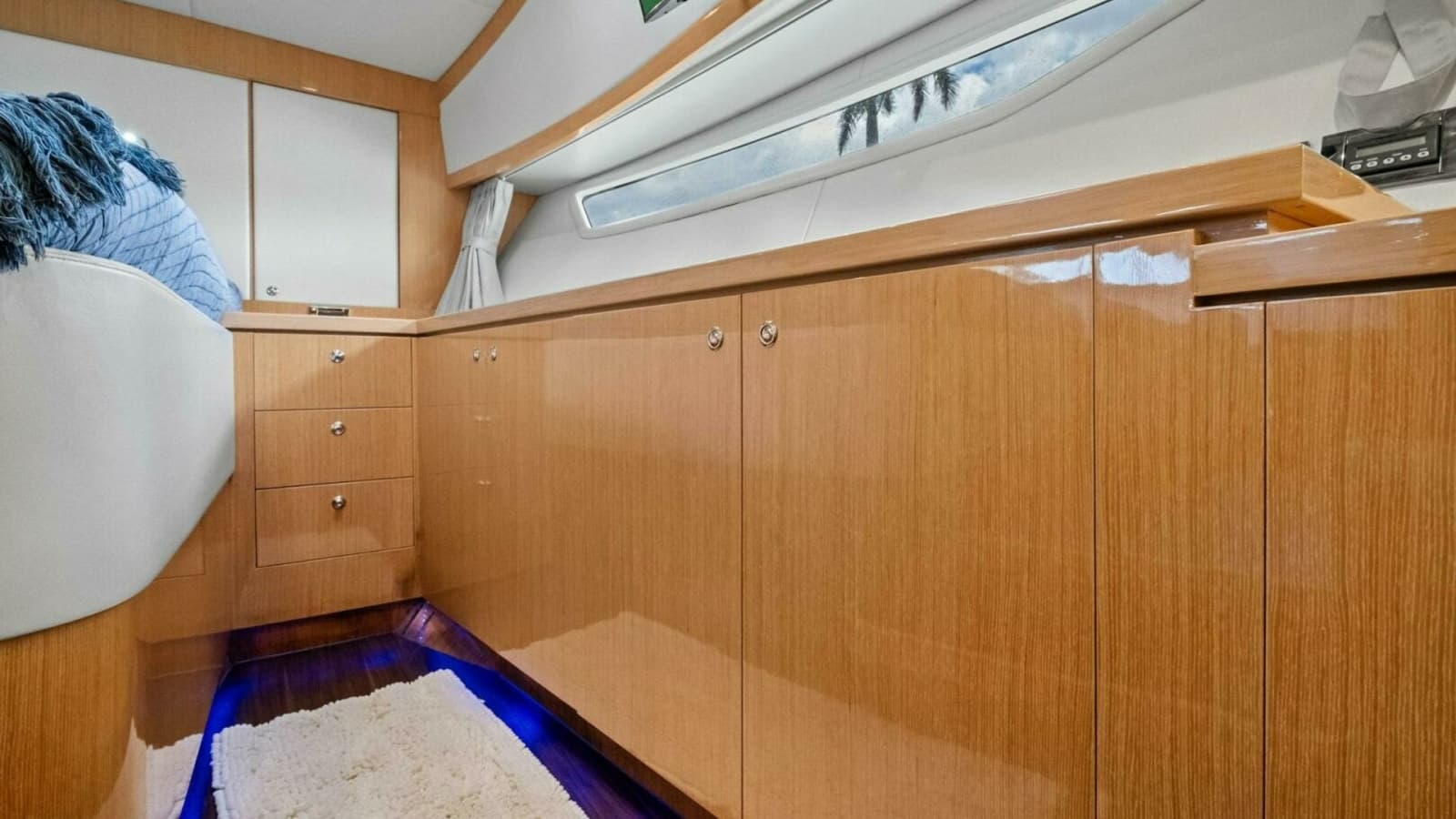 2018 Outboard Express Catamaran 47