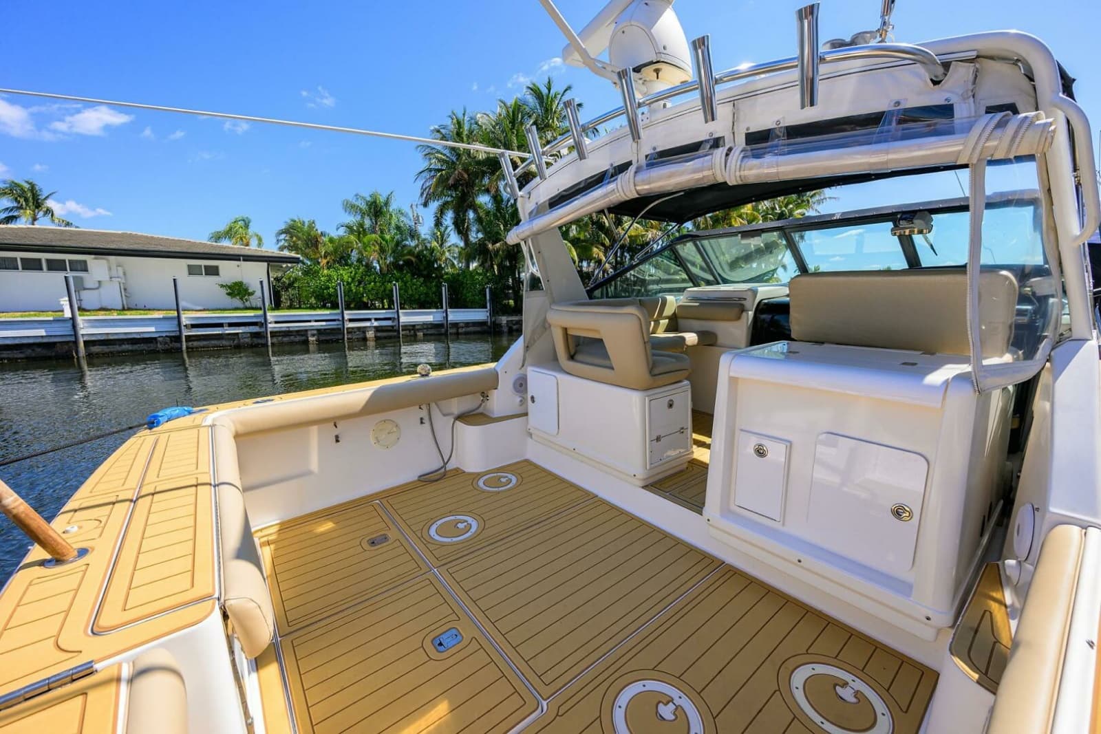 Tiara 3100 LE Black Jack - Cockpit