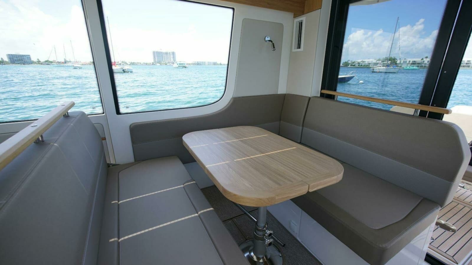Nimbus Commuter 11 - Seating