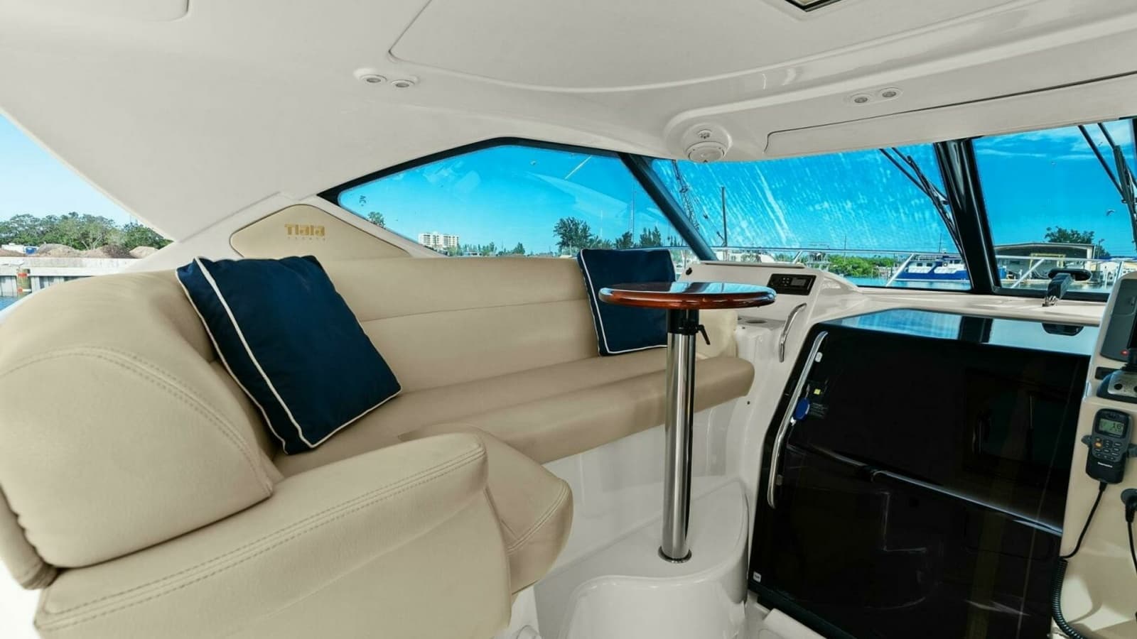 2008 Tiara Yachts 3500 Sovran "Fridge Benefit"