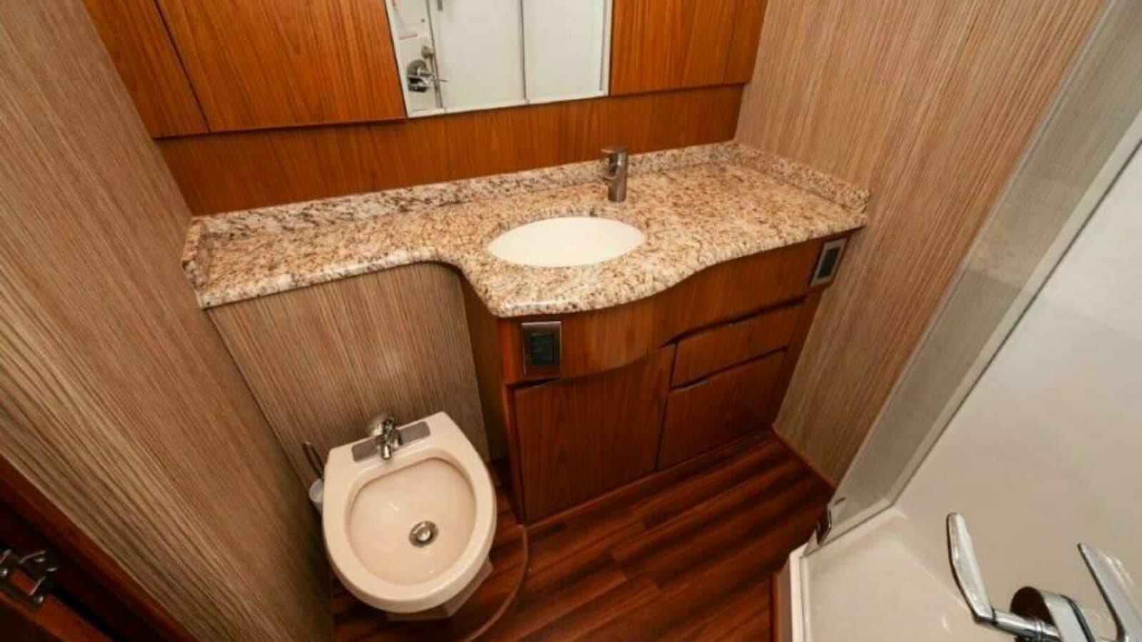 2012 76 Viking Sky Bridge Barefoot Drive Master Head (1)