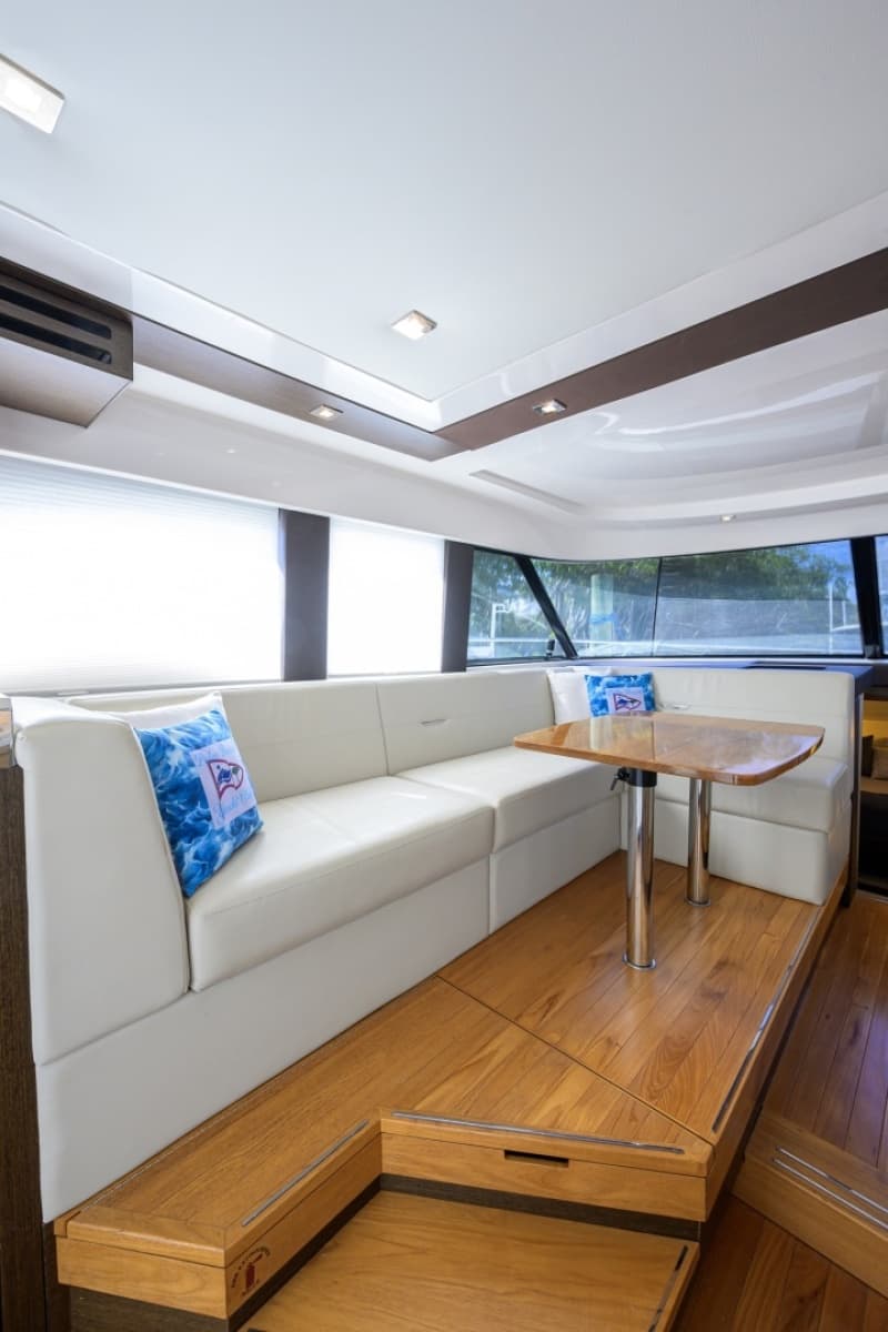 Tiara 44 Daybreak - Interior Dinette