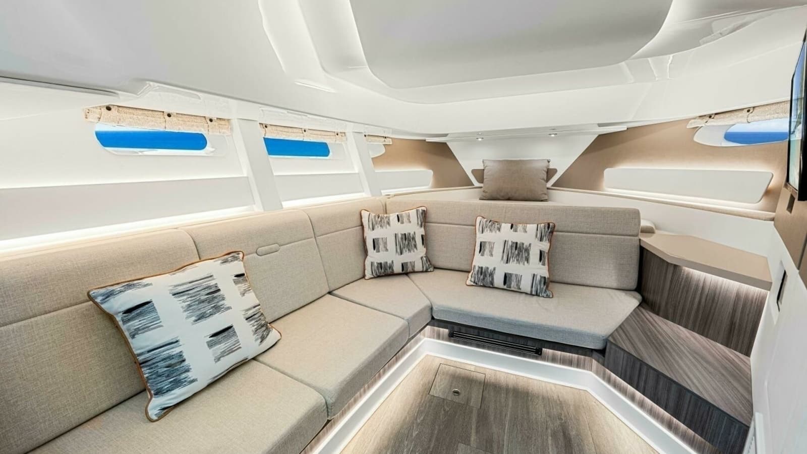 2022 Sea Ray 370 OB