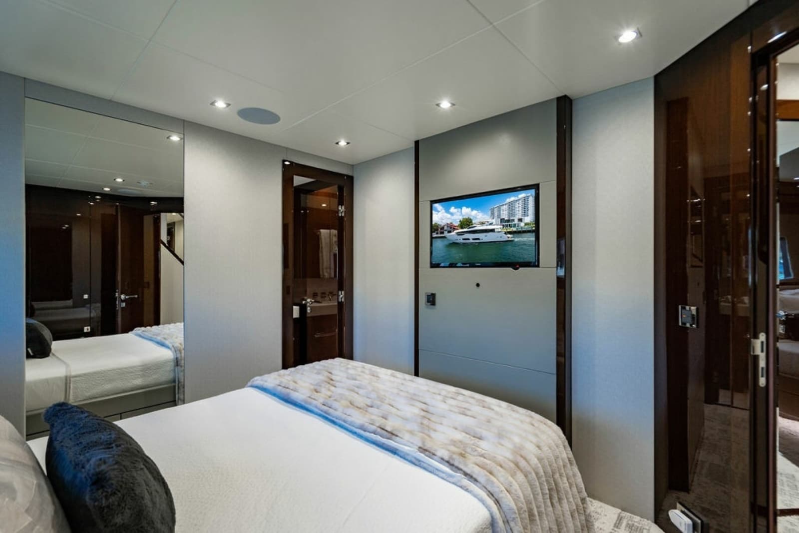 2019 Sunseeker 95 Motor Yacht