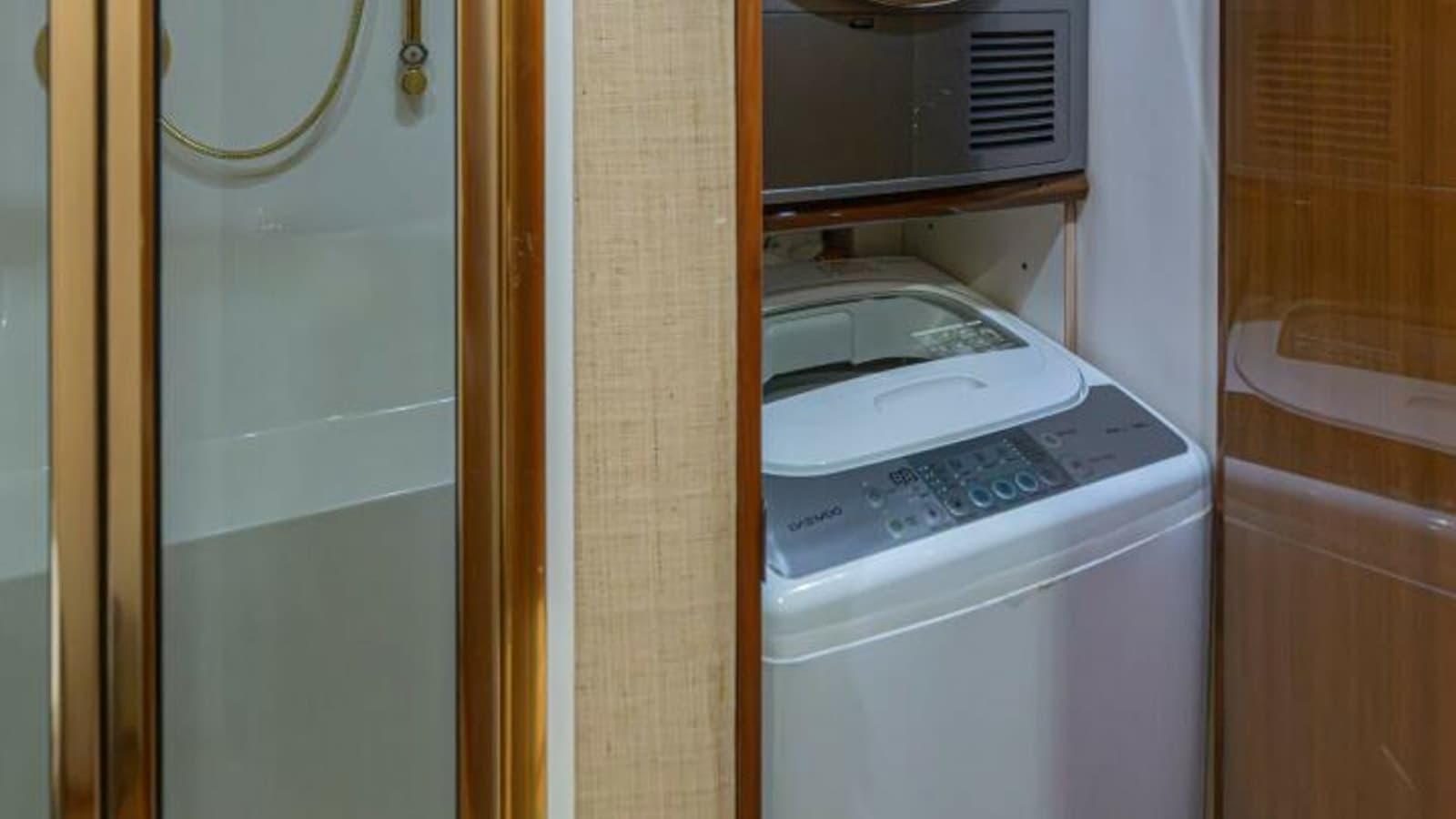 2006 Viking 56 "Scandaloso"
