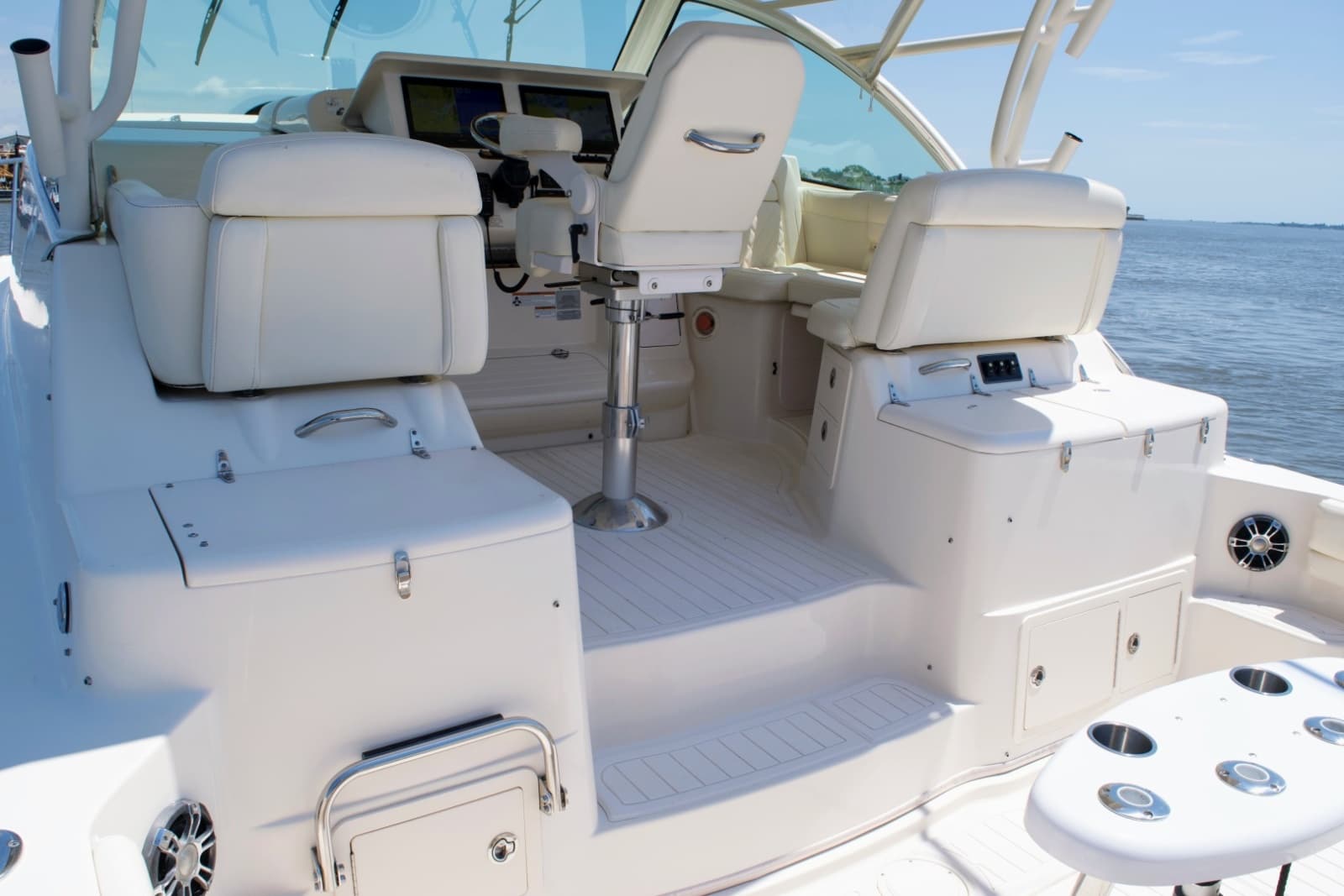 Grady White 37 - TRIPLE NET - Cockpit