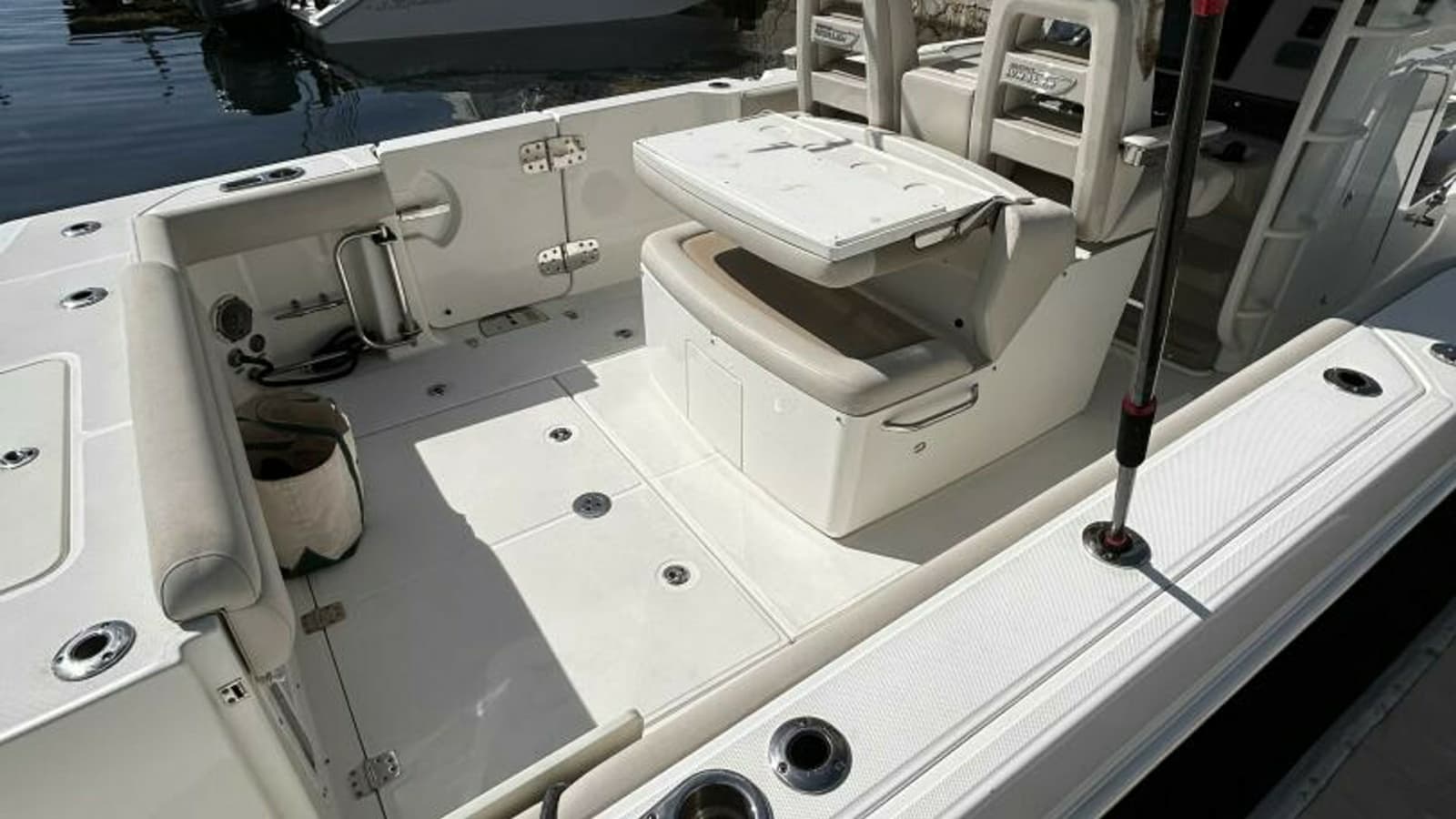 2017 33 Boston Whlaer 330 Outrage Cockpit (3)