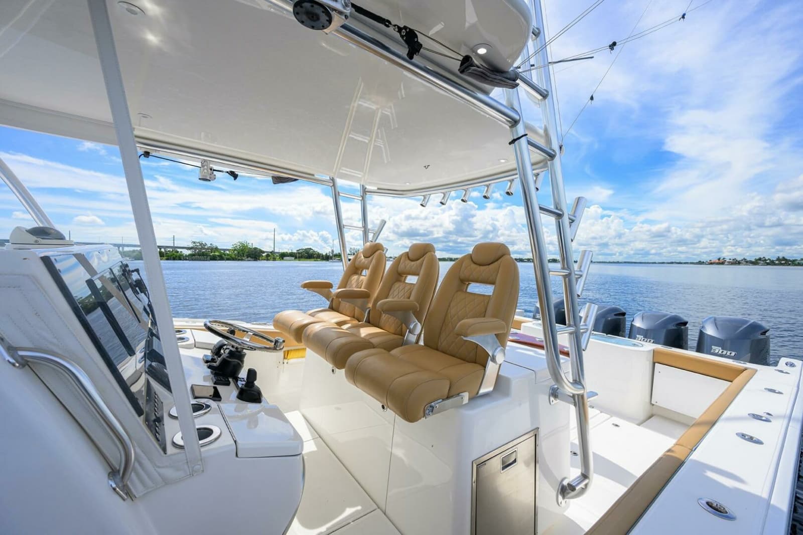 2018 Buddy Davis 42 Center Console - Helm Seats