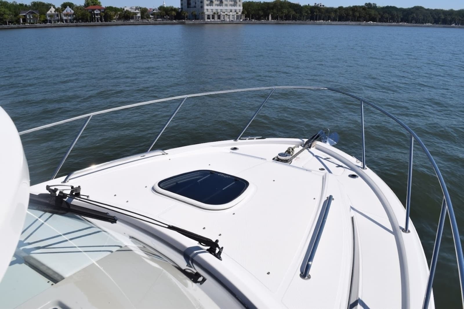 Boston Whaler 32 - SIP N SEA - Bow